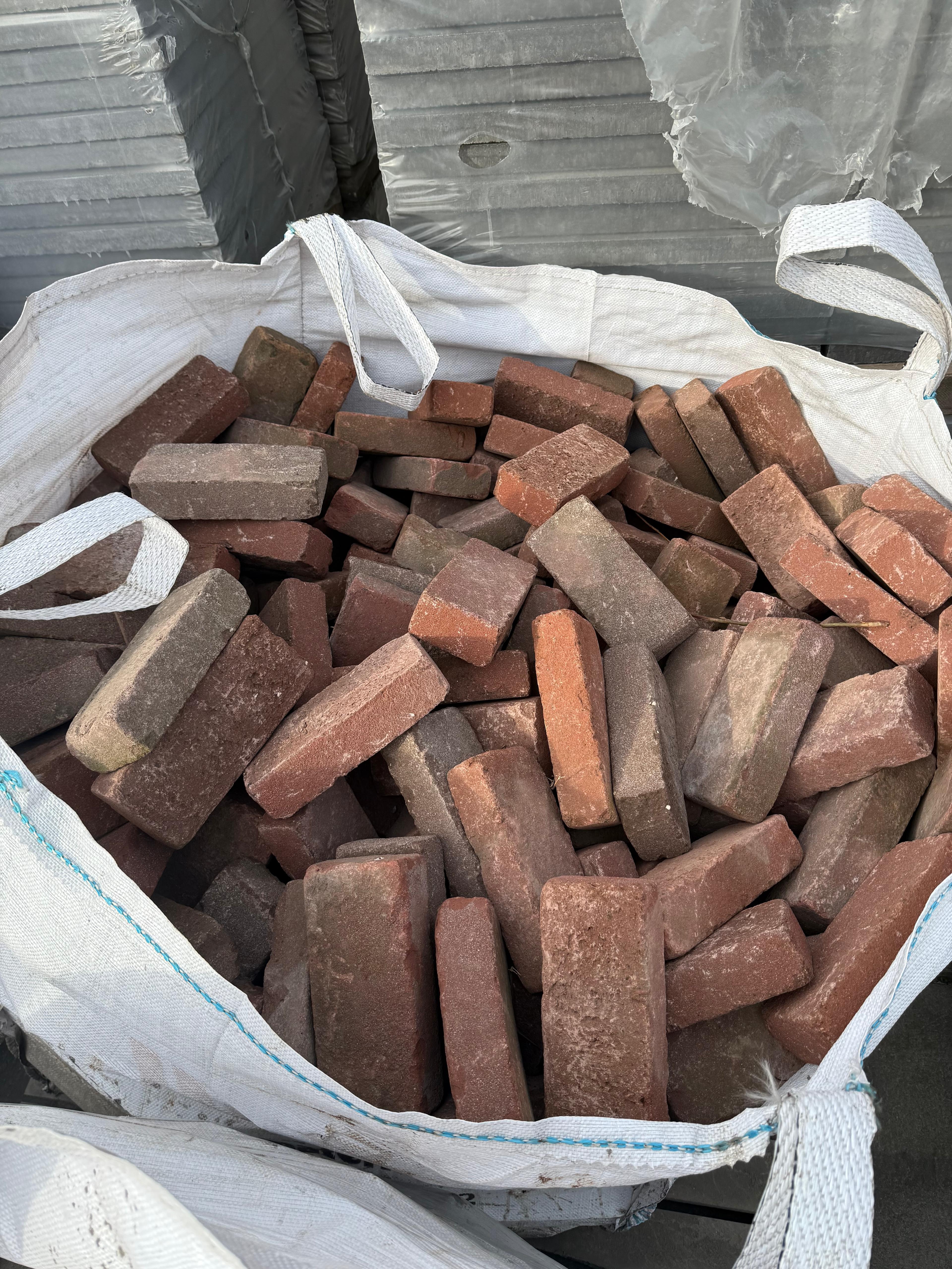 Gebakken straatbaksteen WF rood/mangaan 20x5x7 cm ACTIE! v.a. €179,95 p/m2 per BigBag (ca. 6 m2)